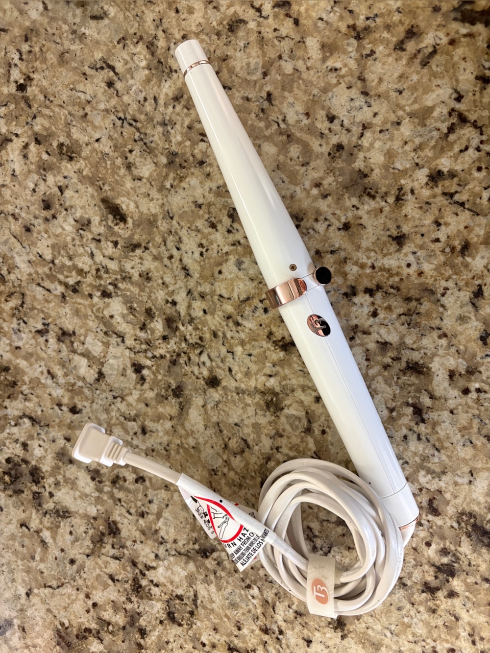 T3 SinglePass Tapered Wave Professional Styling Wand
